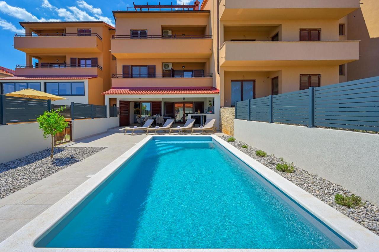 Apartment Zala With Private Pool ลิทซ์ยัน ภายนอก รูปภาพ